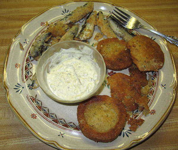 Garden20201027_5514_panFriedSardines_squshpuppies_600.jpg