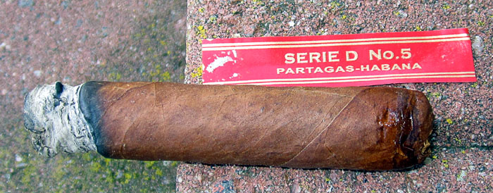 Garden20200406_5010_cigar_PartagasHabana_robusto_700.jpg