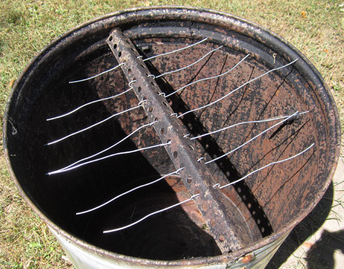 Garden20190903_4711_FireCure_OpenCanWithLeafRack_700.jpg