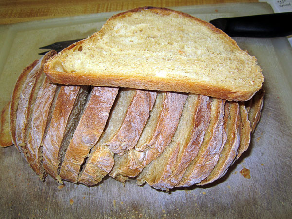 Garden20200408_5017_bread_slicedLoaf_600.jpg